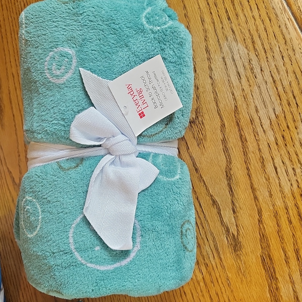 Everyday Living Microplush throw blanket